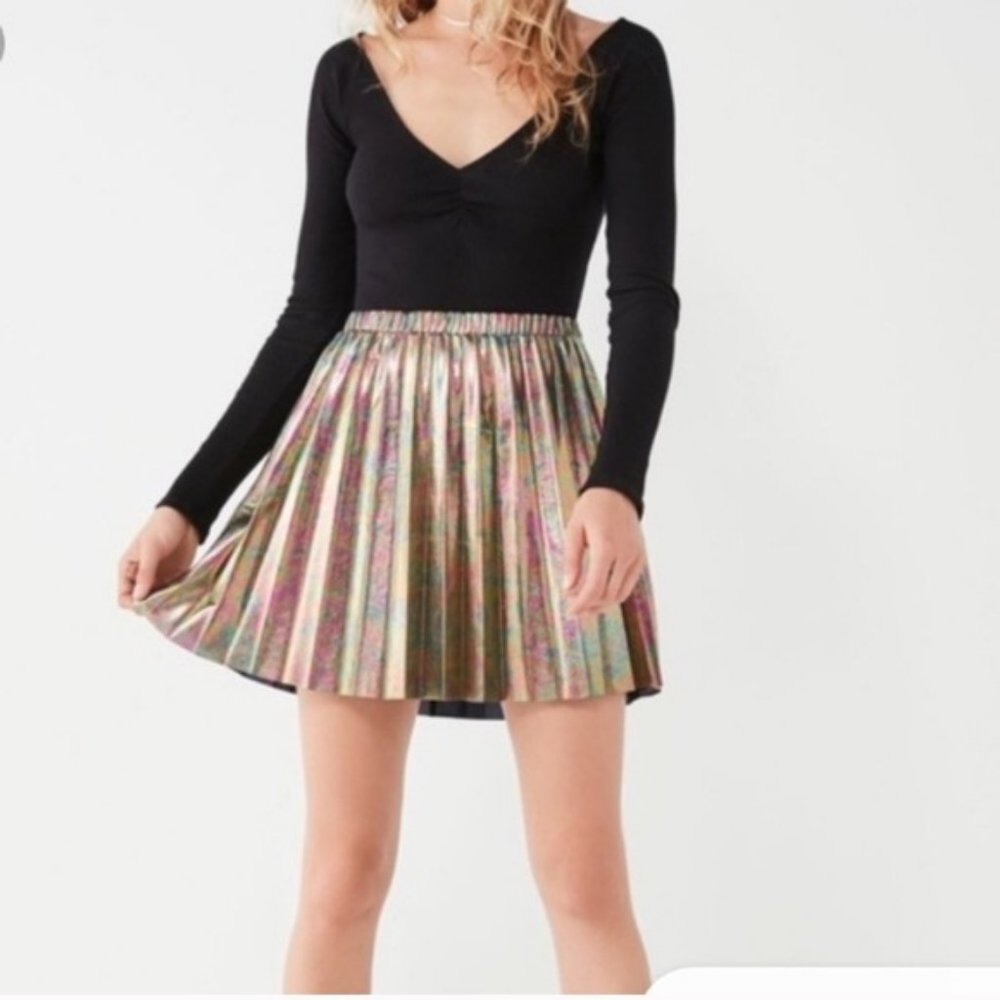 UO Oil Slick Pleated Mini Skirt sz M
